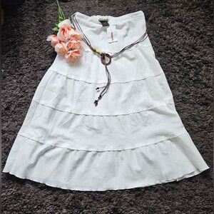 Metrowear nwt medium white tiered maxi boho skirt with belt has an elastic back